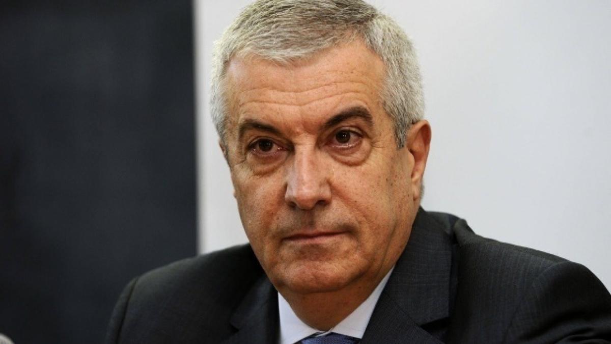ziua nationala 2017 calin popescu tariceanu a impartit carnati caltabosi si vin in fata sediului
