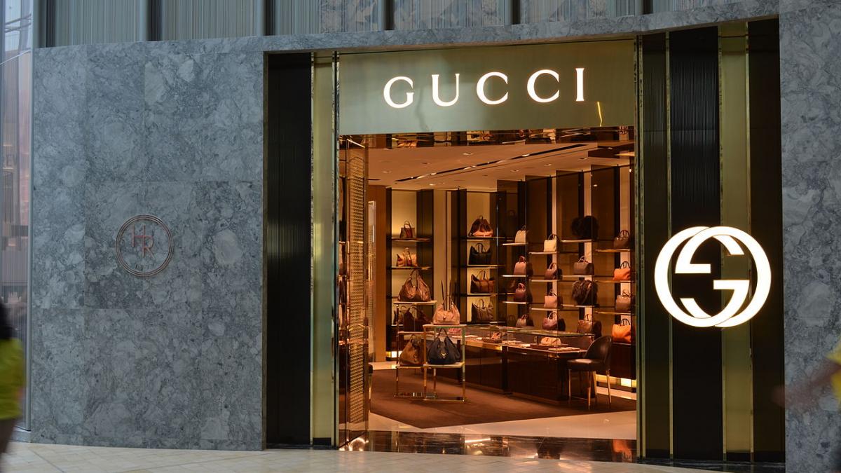 perchezitii de proportii la celebra casa de moda gucci politia a inceput o investigatie uriasa in