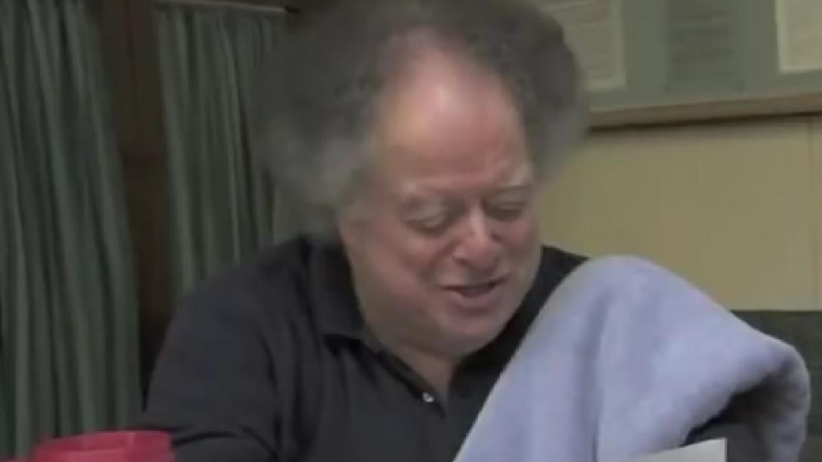 celebrul dirijior james levine suspendat de metropolitan opera pentru abuz sexual