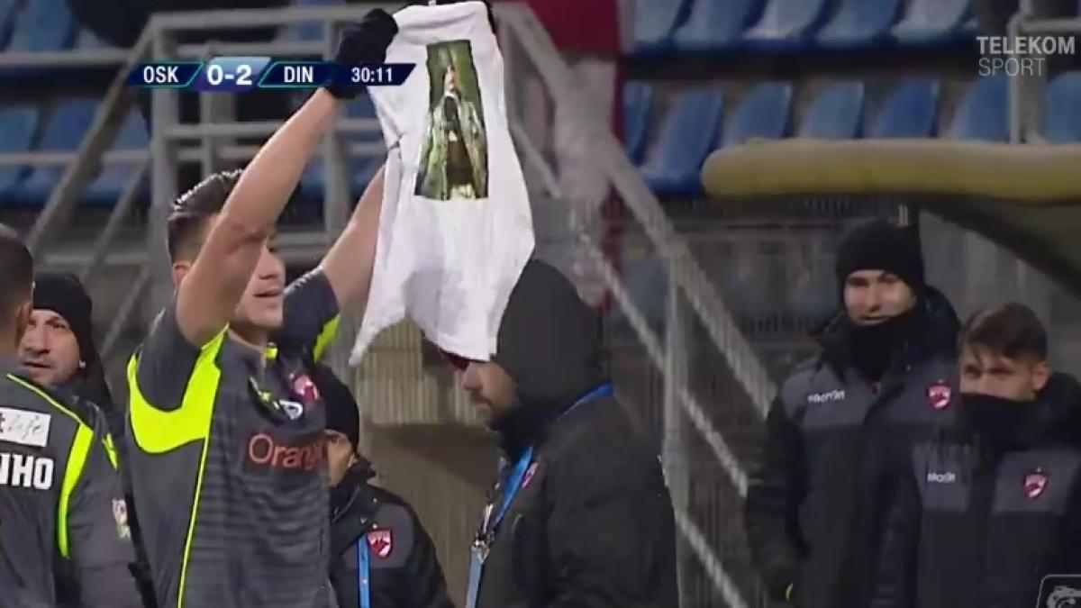 gestul unui fotbalist al lui dinamo ce tricou le a aratat fanilor maghiari ai lui sepsi
