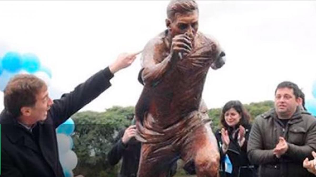 statuia lui messi din argentina a fost vandalizata video