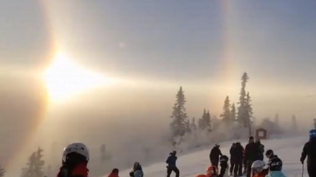 un fenomen spectaculos a putut fi observat pe cerul din suedia video