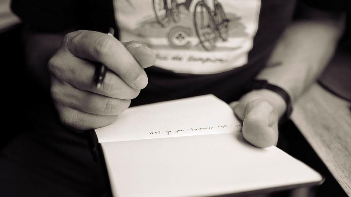 biletul neobisnuit pe care o femeie l a primit pe strada de la un barbat necunoscut nu i a venit sa