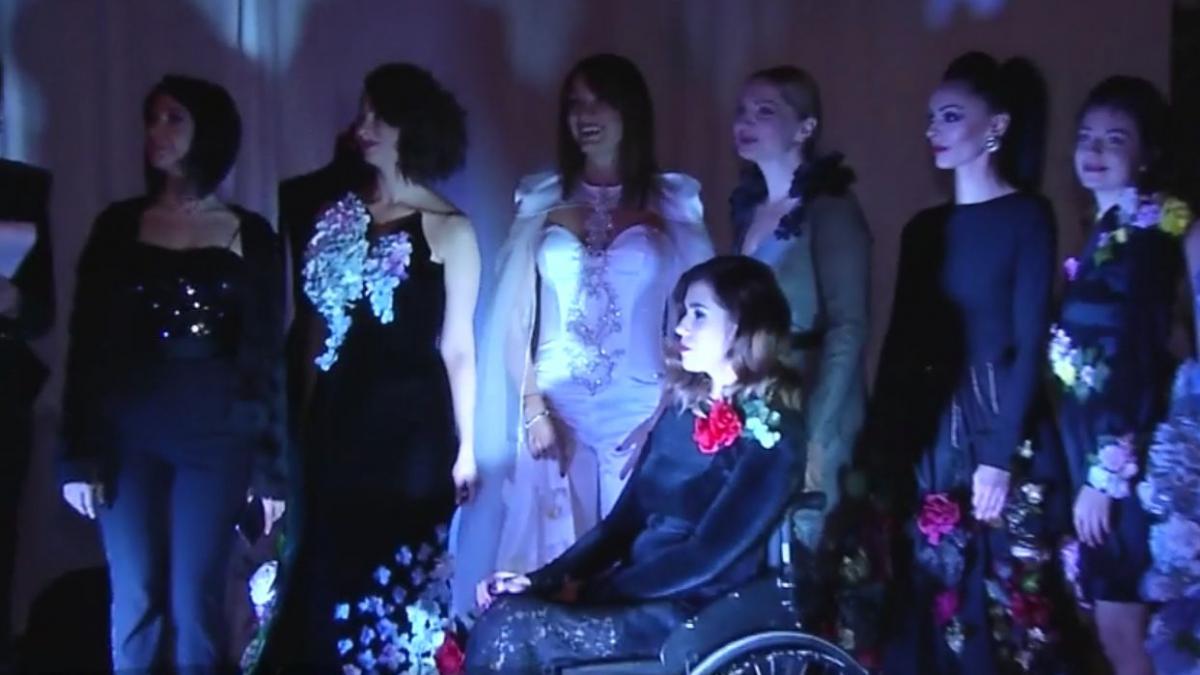 eveniment caritabil incredibil pentru fotomodelul roman care defileaza in scaun cu rotile