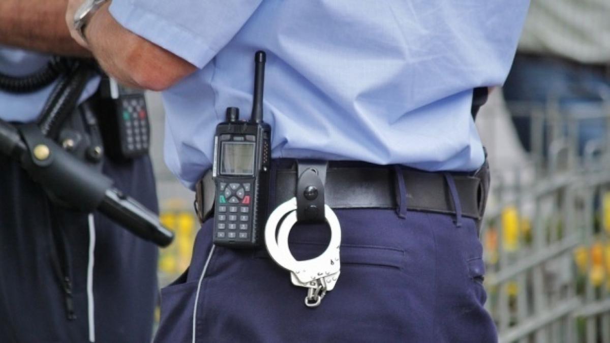 trei politisti si un jandarm din timis au fost retinuti dupa ce au confundat doi barbati cu