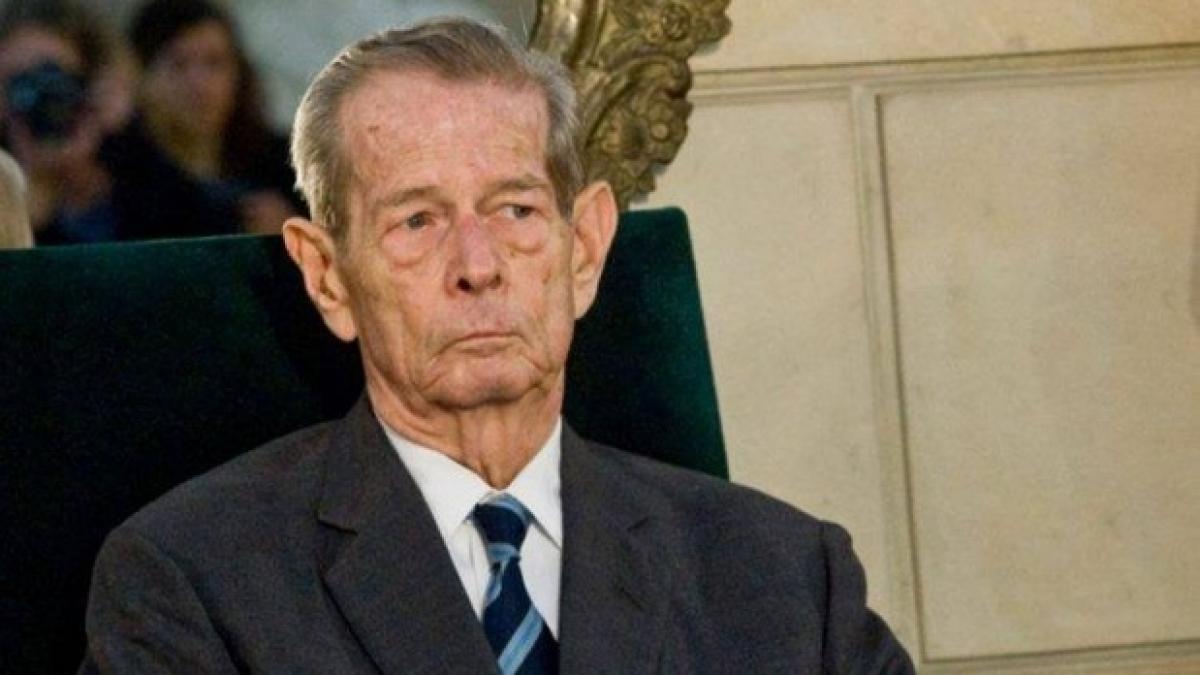 un cunoscut jurnalist bbc prezent la palatul elisabeta pentru a i aduce un ultim omagiu regelui