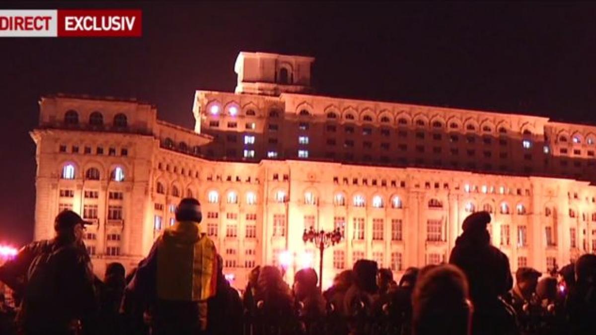 aparitie incredibila in timpul protestelor de la palatul parlamentului oamenilor nu le a venit sa