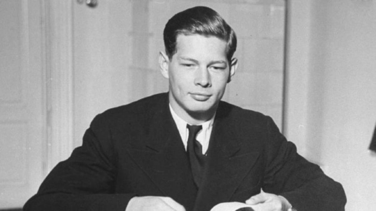 regele si farmacista de pe calea victoriei dezvaluire emotionanta cu majestatea sa au cazut bombe