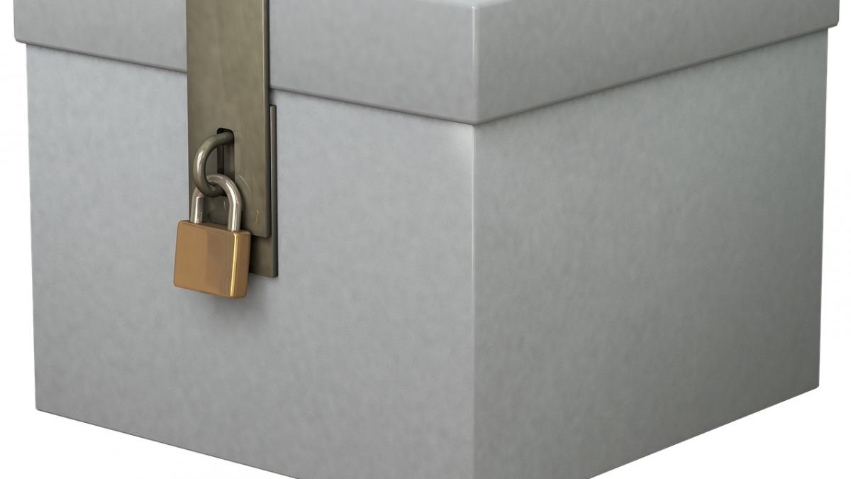 jaf la o agentie de pariuri din caras severin infractorii au fugit cu un seif cu bani