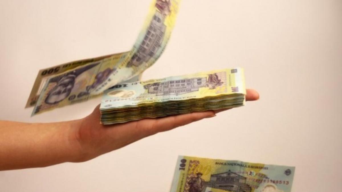 Salariile românilor vor crește în următorii doi ani. Diferențe foarte mari între zonele țării - cine va avea cele mai mici venituri