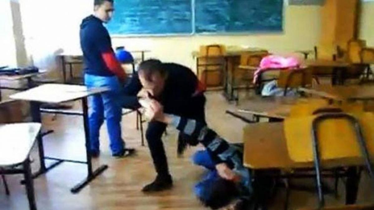 scene socante la o scoala o profesoara din miercurea ciuc a fost batuta de un elev in timpul orelor