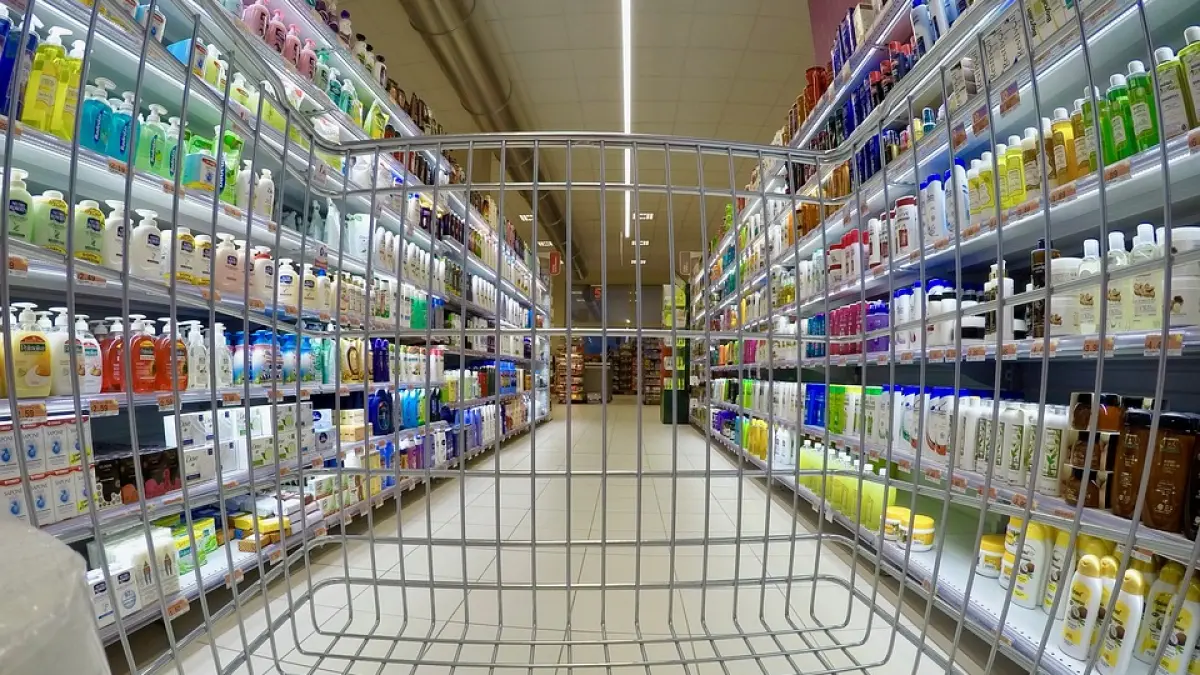 tocmai isi facuse cumparaturile intr un supermarket cand a dat peste un bilet ciudat a facut o