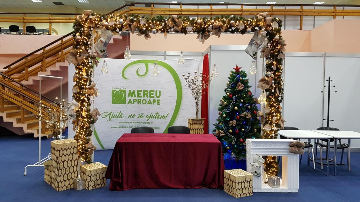 produse romanesti speciale la standul fundatiei mereu aproape de la iwa charity christmas bazaar
