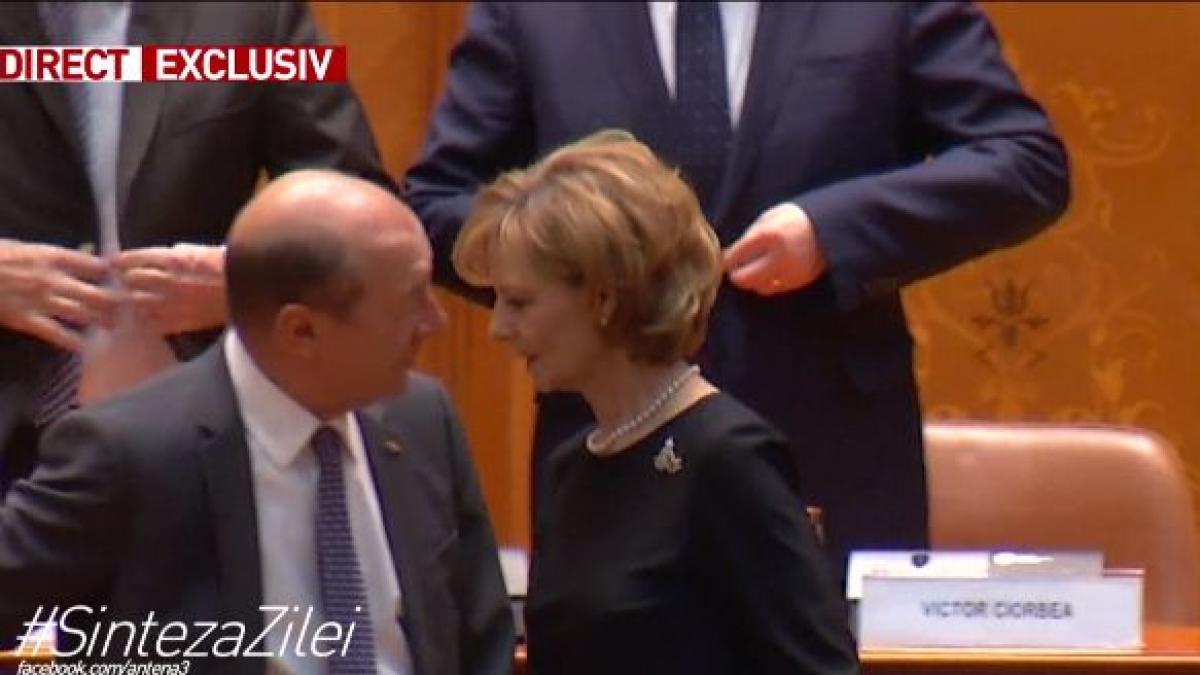 imagini inedite din parlament cum a raspuns majestatea sa margareta la marlania lui basescu