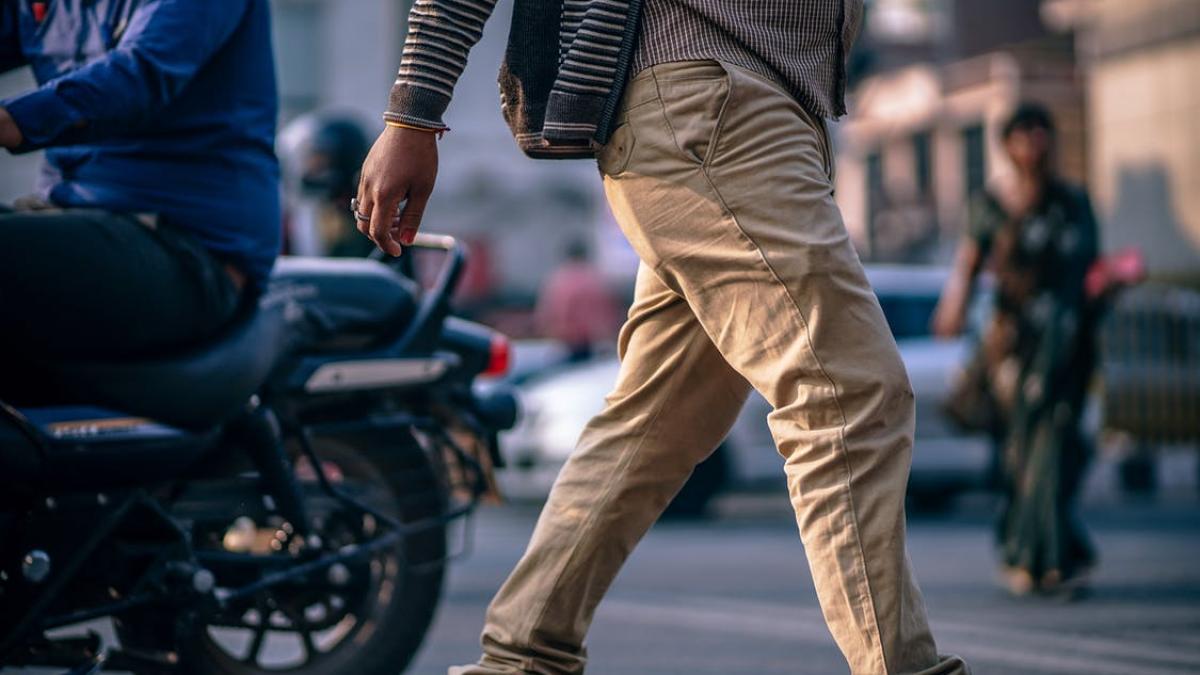 isi dorea mult o motocicleta asa ca s a dus acasa la clujeanul care o vindea pentru a o proba sa