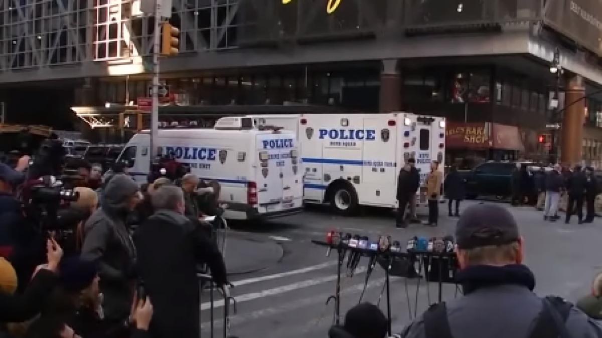 momentul exploziei de la statia de autobuz din new york