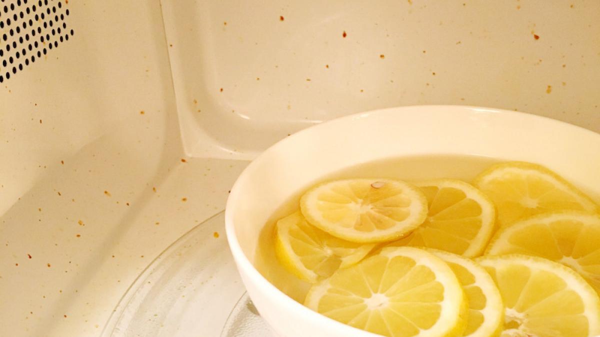 si a curatat cuptorul cu microunde cu un singur ingredient fara frecare vei incerca imediat