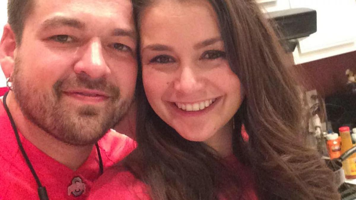 iubita mea se culca des cu diferiti barbati si femei dar asta nu ma deranjeaza cand vine acasa