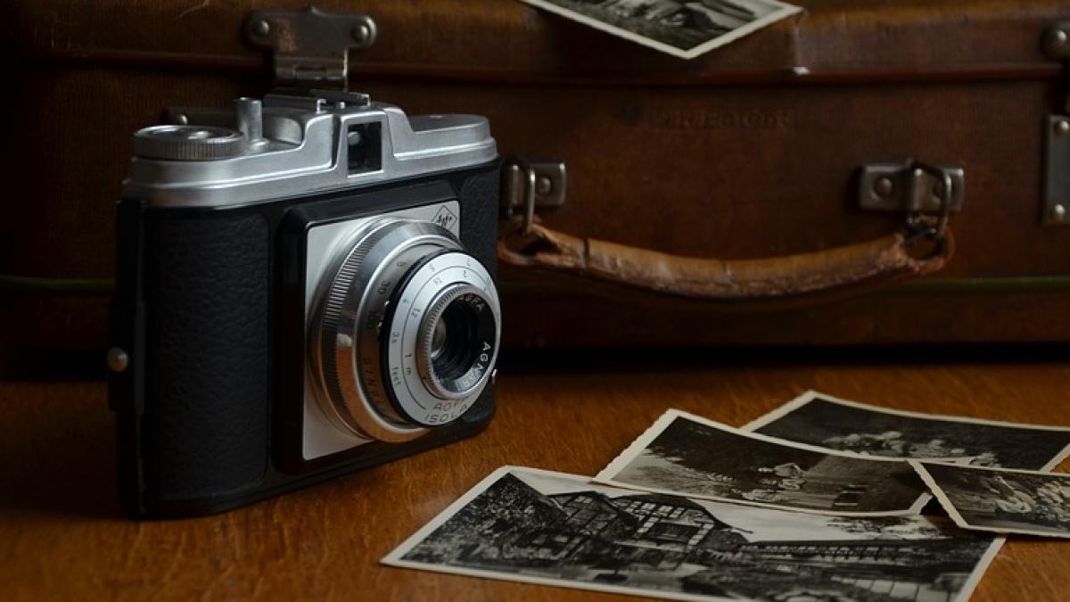 a vazut un baietel intr o fotografie veche si a inceput sa il caute in toata lumea dintr un motiv