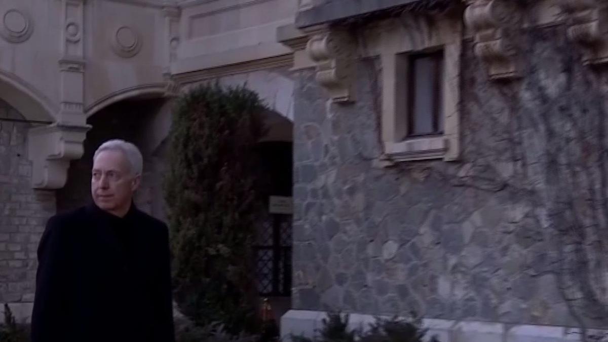Ambasadorul Statelor Unite a ajuns la Castelul Peleș pentru a aduce un ultim omagiu Regelui Mihai