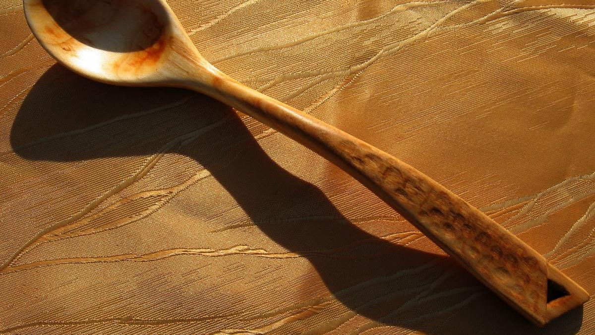 cand are o lingura de lemn puteri vindecatoare