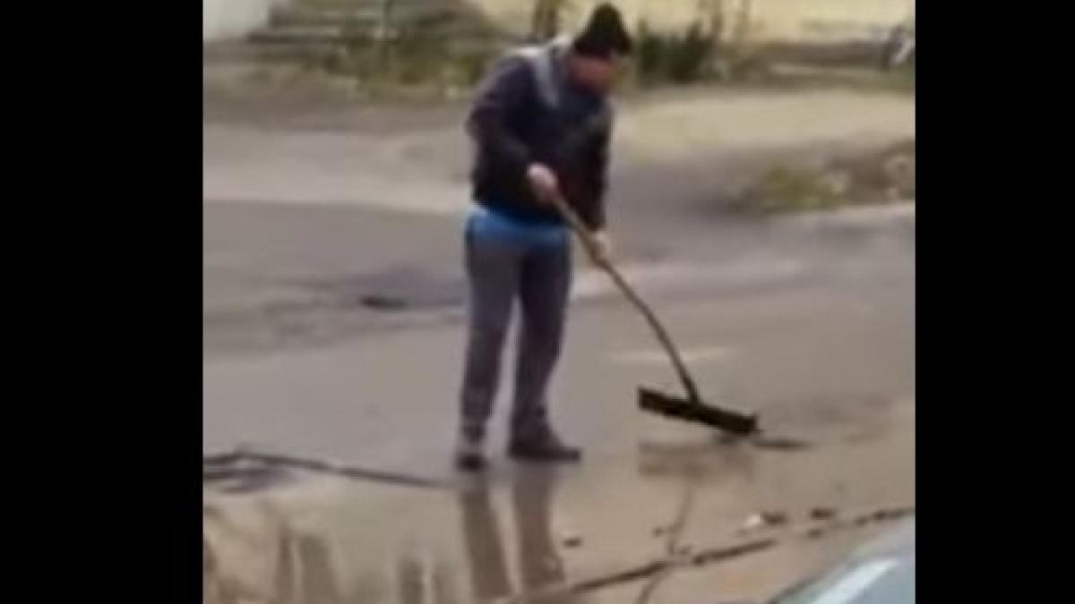 culmea lui dorel a asfaltat o balta unde s a intamplat minunea