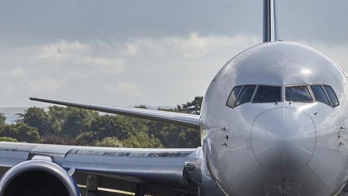 incident la romaero doi mecanici de avion au fost raniti