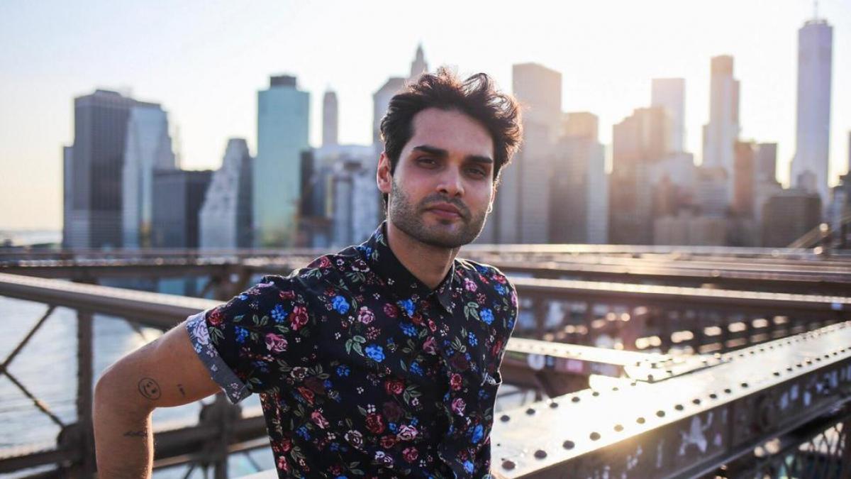 a plecat ca un tanar modest din rahova si a ajuns un model de succes la hollywood povestea