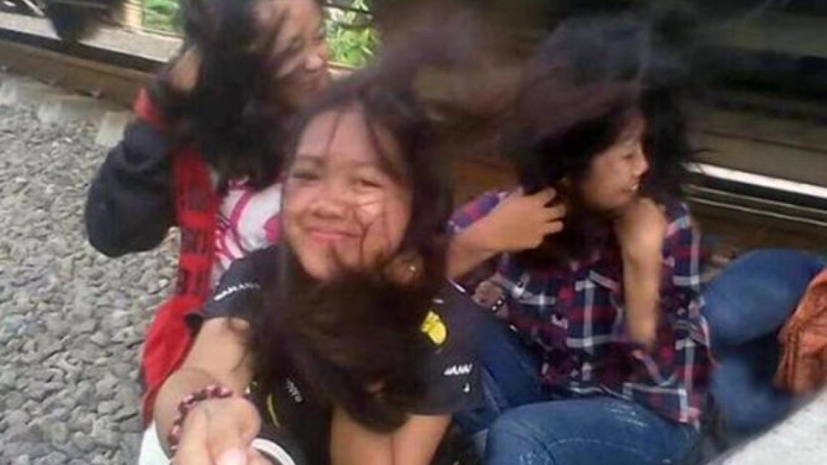 detaliul socant pe care l ascunde aceasta fotografie e ingrozitor fetele nici n au observat