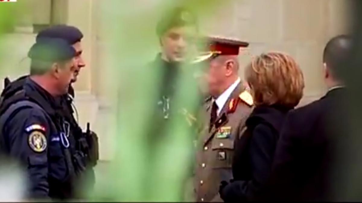 imagini sfasietoare la palatul regal cu principesa margareta ce s a zarit dupa gard foto