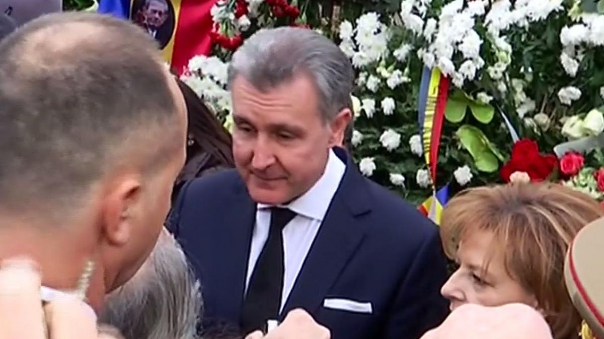 momente emotionante la palatul regal custodele coroanei regale a iesit pentru a le multumi