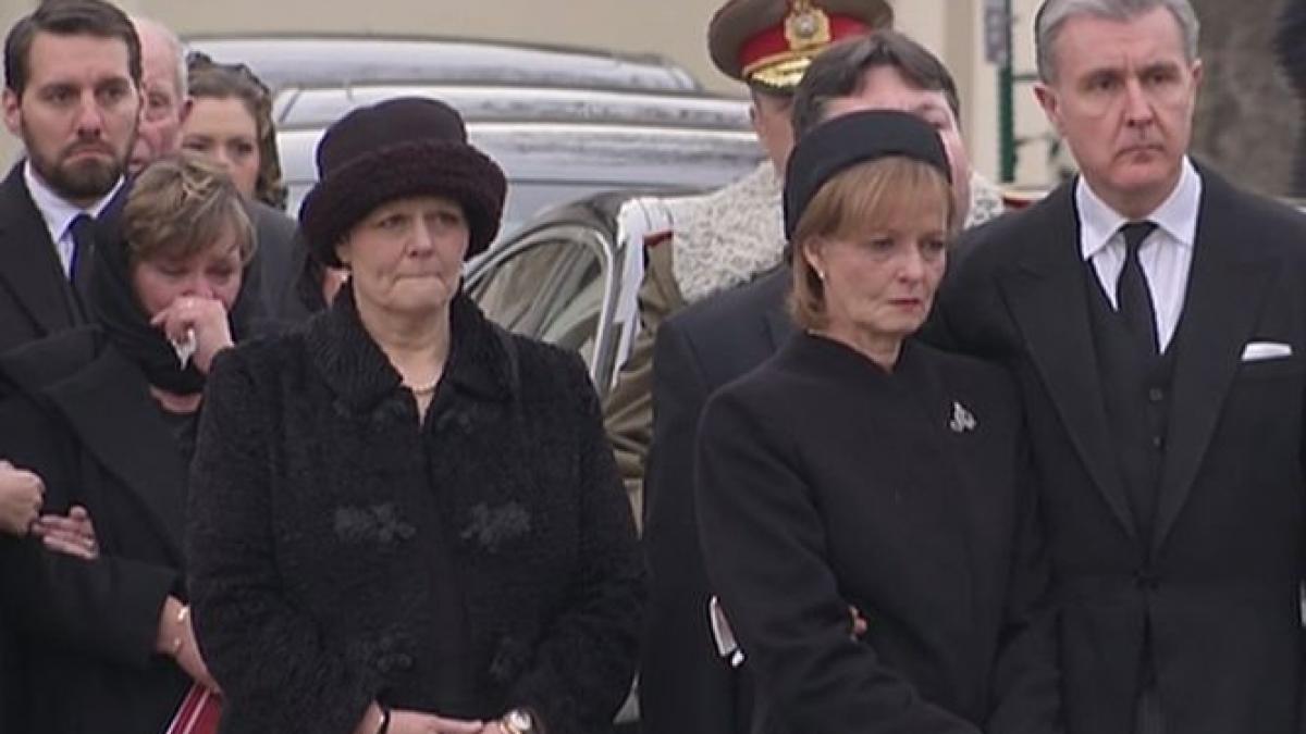 custodele coroanei majestatea sa margareta a romaniei nu si a dezlipit ochii de la sicriul tatalui