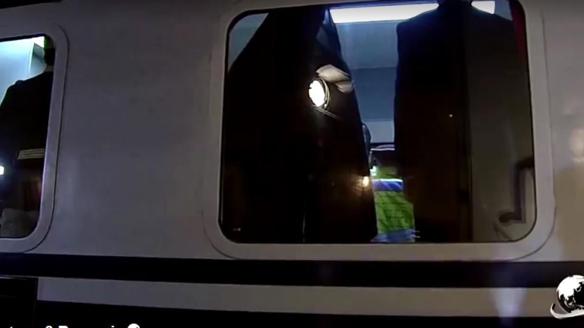 imagini pline de durere din momentul in care trenul cu regele mihai a ajuns in gara din curtea de