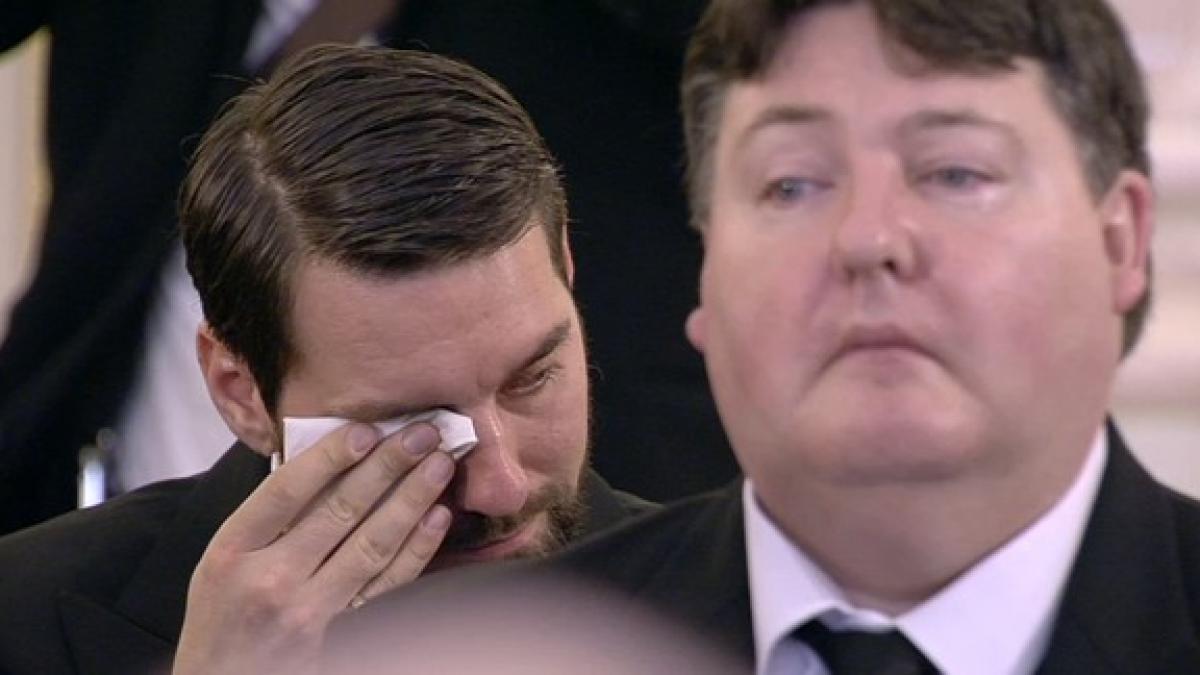 imagini sfasietoare cu principele nicolae ce a facut acesta in timpul slujbei din palatul regal