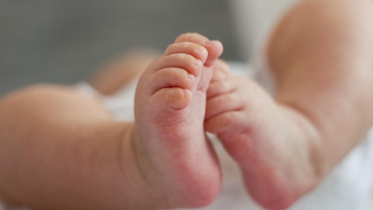 minune de sarbatori un nou nascut a reusit sa supravietuiasca desi s a nascut cu inima in afara