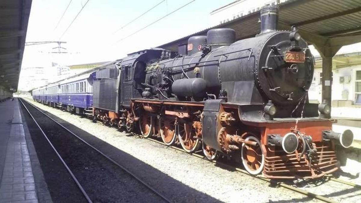 povestea trenului regal care il duce pe regele mihai pe ultimul drum acelasi tren l a dus in exil