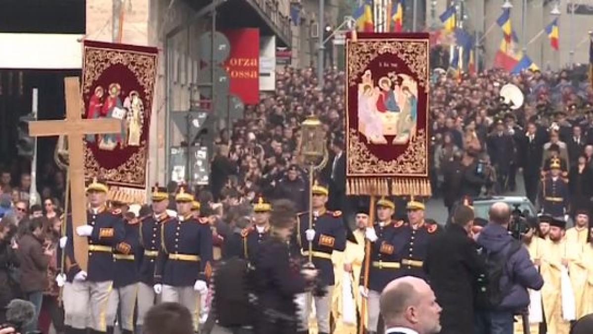 procesiune impresionanta in memoria regelui galerie foto si video