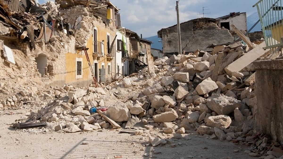 trei oameni si au murit si alti sapte au fost raniti in urma unui cutremur urias