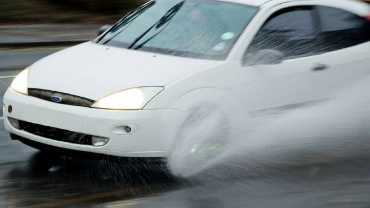atentie soferi ploua torential pe autostrada bucuresti ploiesti e pericol de acvaplanare