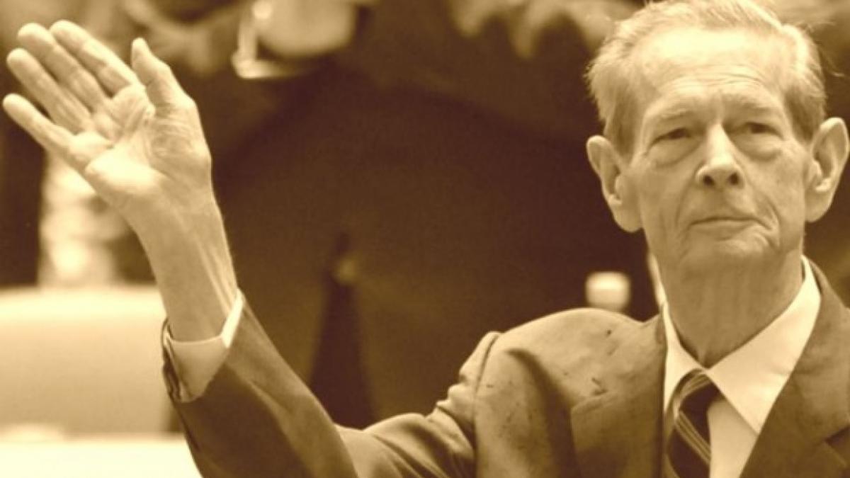 gestul emotionant facut de un politist pe ultimul drum al regelui mihai gestul emotionant facut de un politist pe ultimul drum al regelui mihai