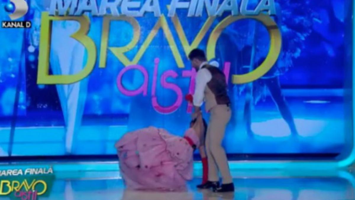 soc la tv ilinca vandici a cazut in direct dupa ce s a dezechilibrat