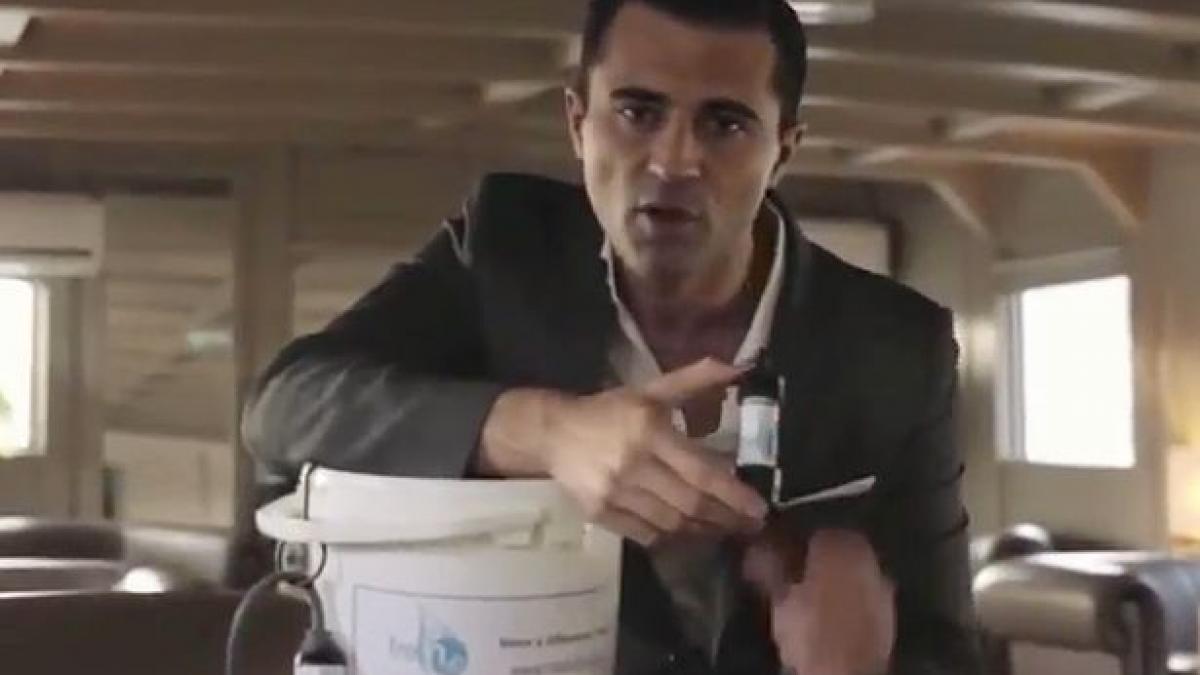 un celebru cantaret a baut din apa unui rau pentru o reclama dupa cateva ore a aflat ce s a