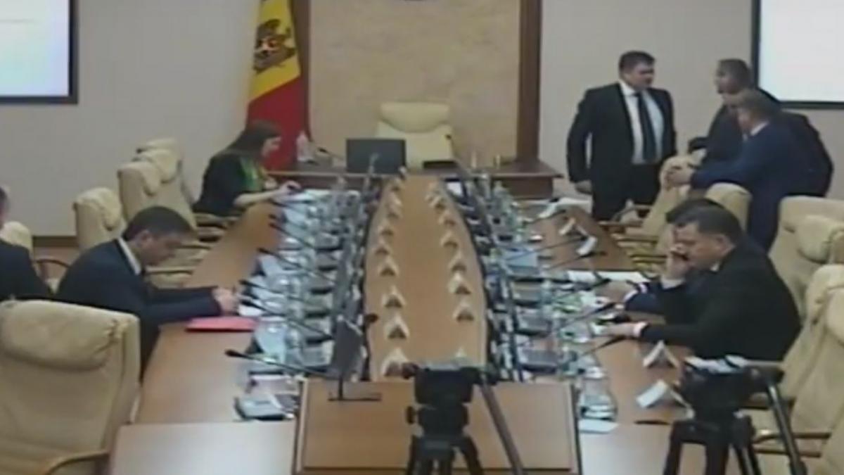 remanieri in masa in guvernul republicii moldova sase ministri au fost schimbati
