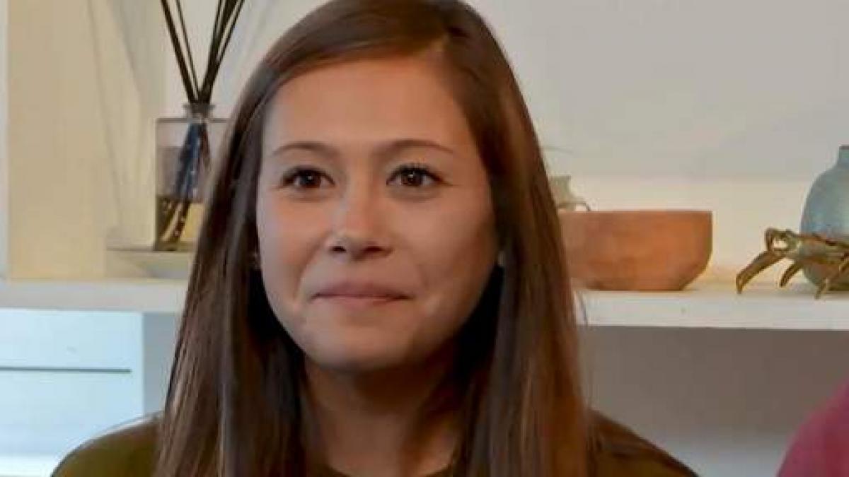 se uita la showul ei preferat cand si a vazut iubitul la televizor a izbucnit instant in lacrimi