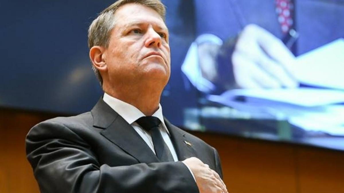 presedintele iohannis despre referendumul pentru monarhie o fumigena