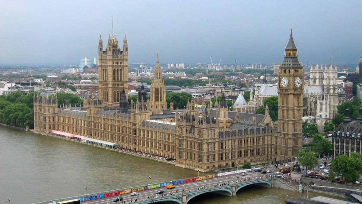 un roman a furat peste 50 de telefoane in marea britanie ce pedepsa a primit