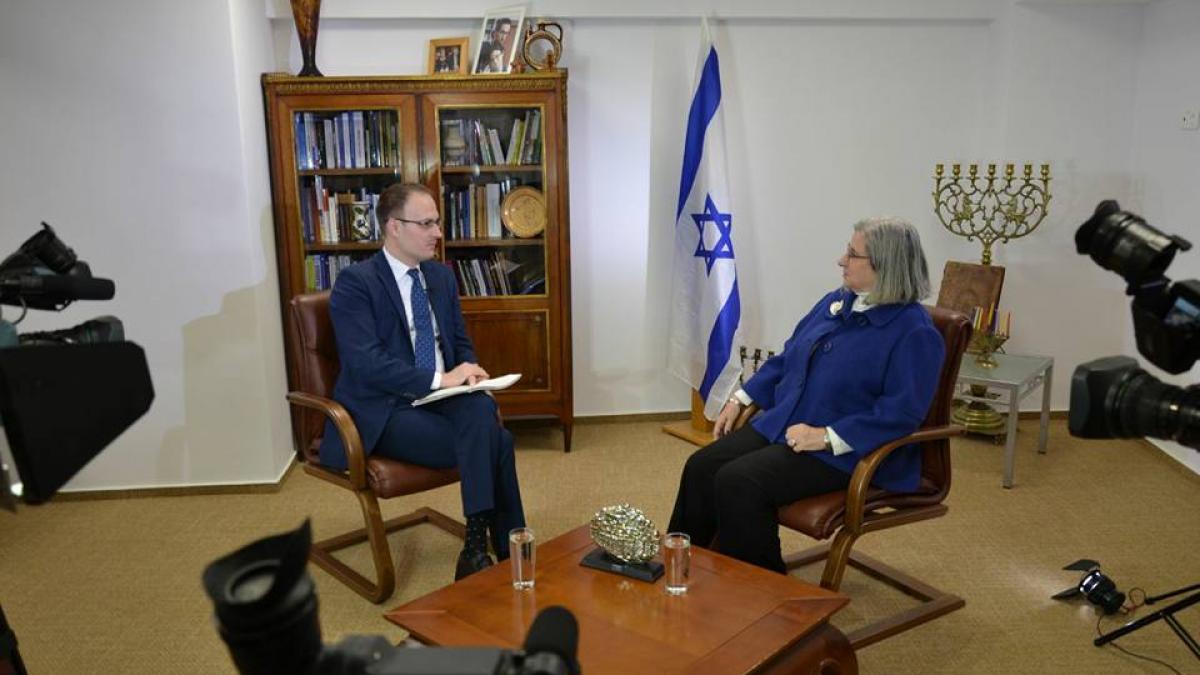 alexandru cumpanasu debut la antena 3 primul invitat al emisiunii ambosador este reprezentantul