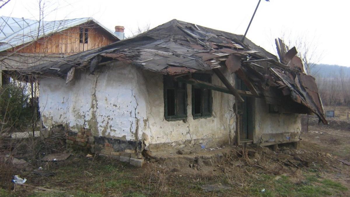 auzea zgomote ciudate in casa in fiecare zi intr o zi nu a mai suportat asa ca batrana dintr o