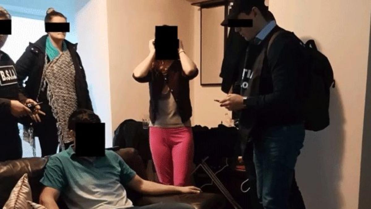 cinci romani au fost arestati pentru infractiuni informatice ancheta de amploare a politistilor