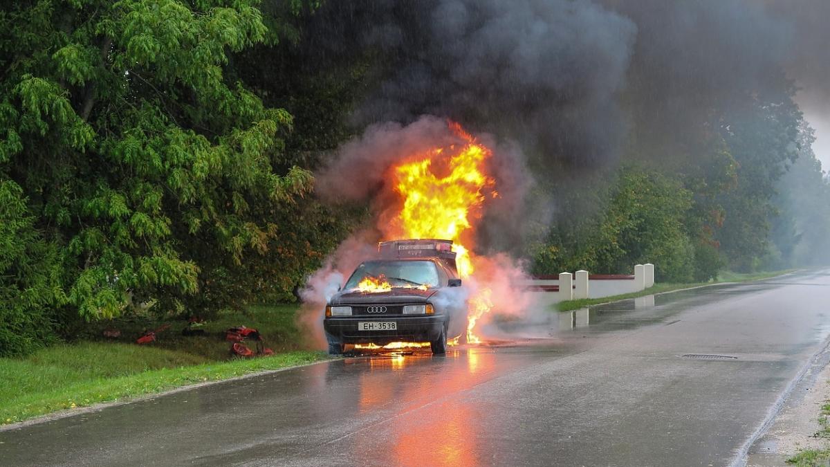 un barbat din india si a incendiat cele doua sotii motivul este incredibil